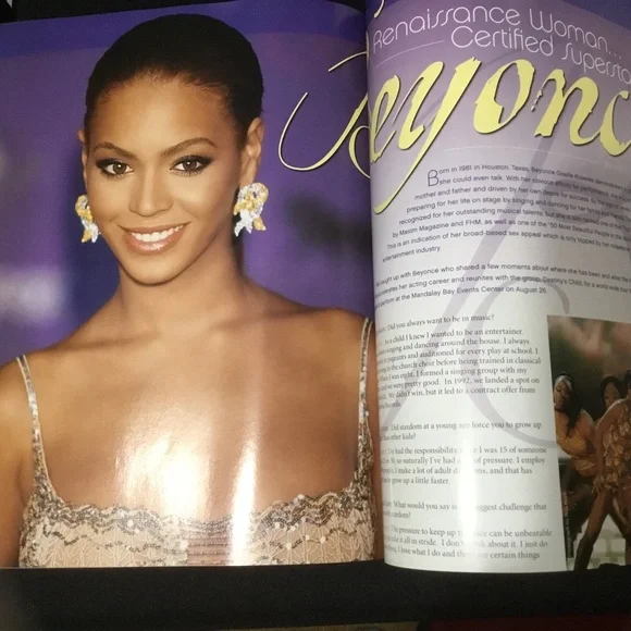 Beyoncé on Cover of M Lifestyle Magazine VOL 3 * ISSUE 3 2005 - Picture 5 of 5